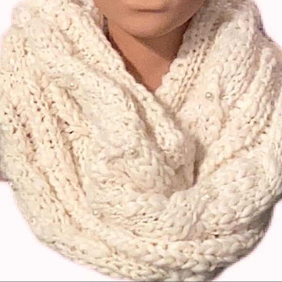 Betsey Johnson ivory cable knit infinity scarf w/pearl & metallic thread details - Picture 1 of 6